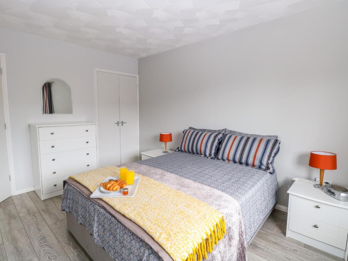 Village Retreat Ely Bagian luar foto